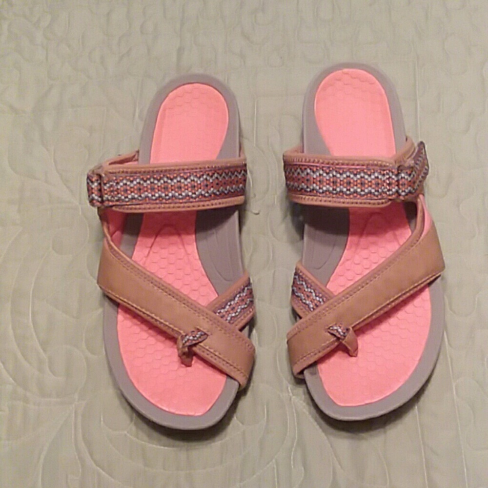 Tan/coral colored Baretraps sandals